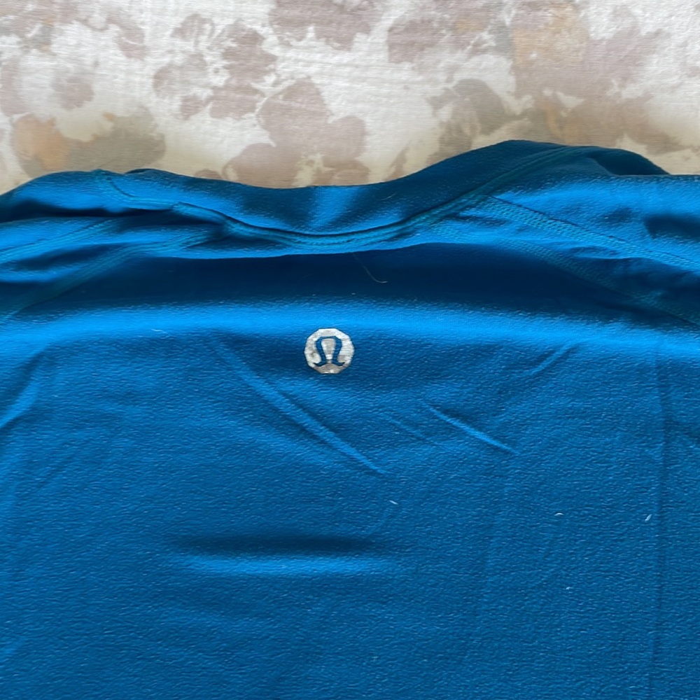 Lululemon - Picture 3 of 3